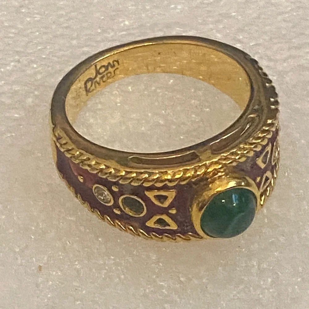 Vintage Joan Rivers Gold-Tone Green Stone & Red Enamel Ring size 9 - Picture 4 of 8